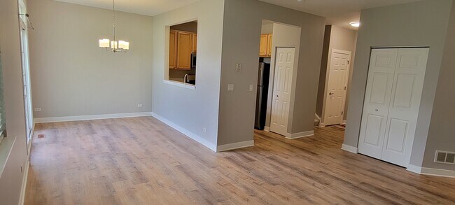 Foto del edificio - 321 Robin Glen Ln