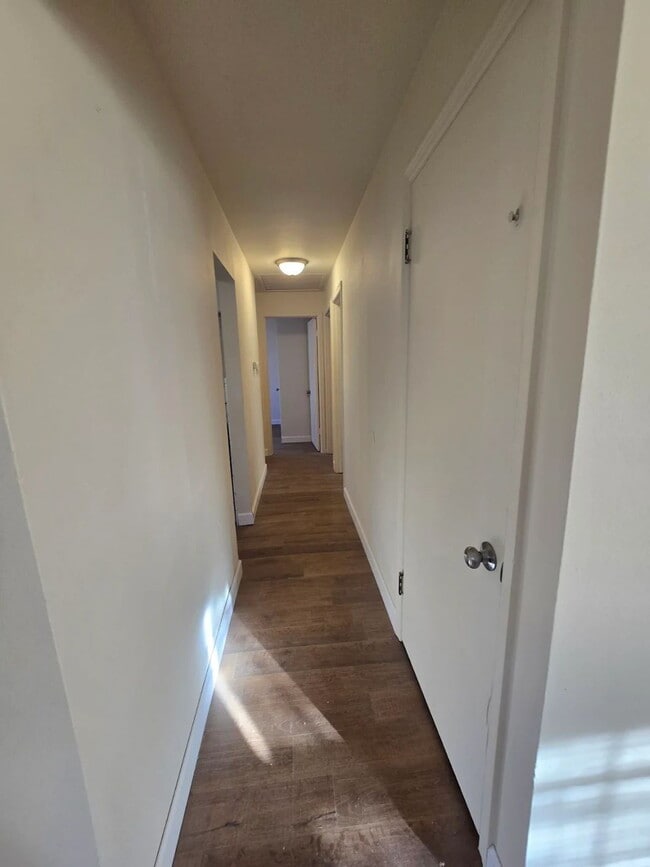 Building Photo - Beautiful open concept home!