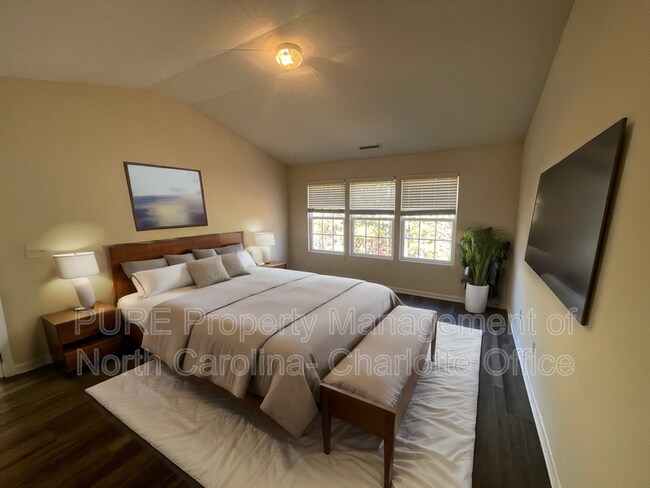 Foto del edificio - 705 Weeping Willow Dr