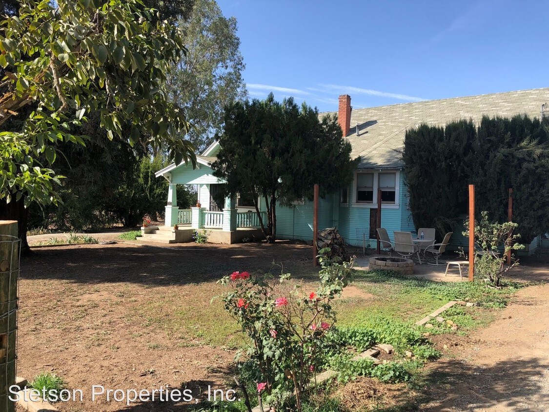 Primary Photo - 4 br, 2 bath House - 424 E Teapot Dome Avenue