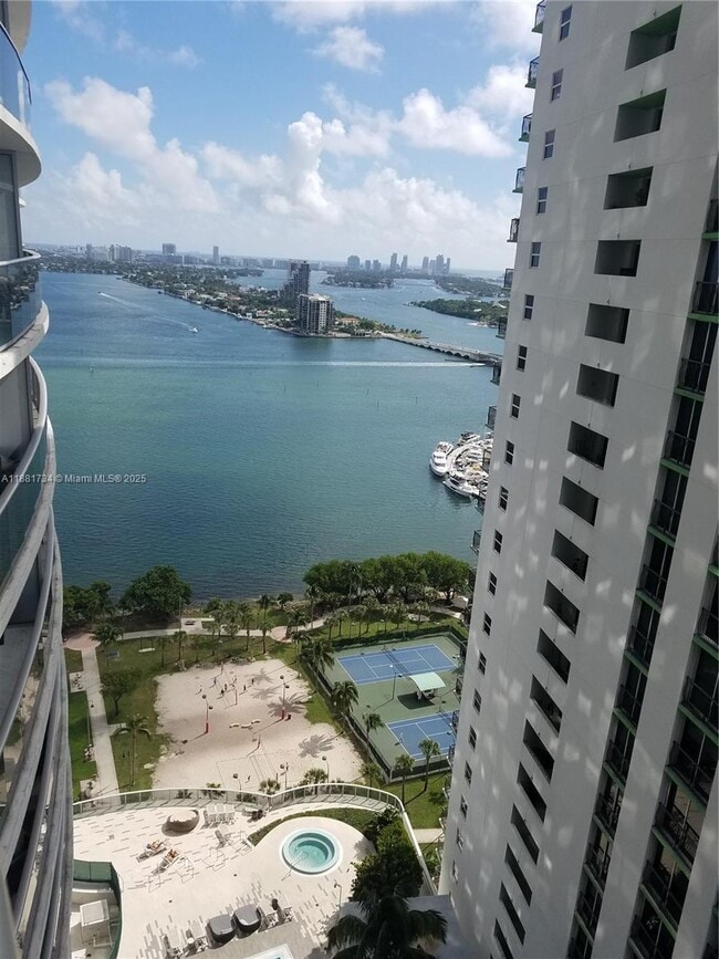 Foto del edificio - 488 NE 18th St