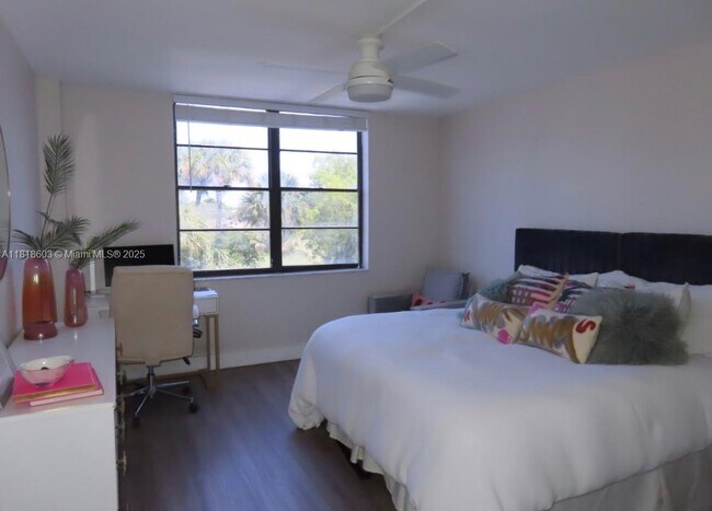 Foto del edificio - 3900 N Hills Dr