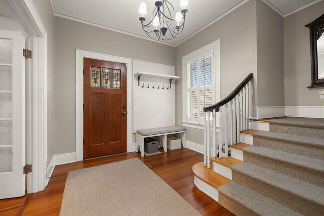 Foto del edificio - 105 Laurel Ln