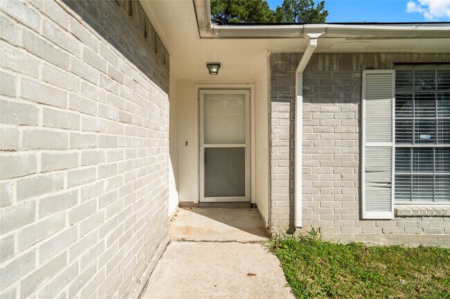 Building Photo - 23202 Summergate Dr