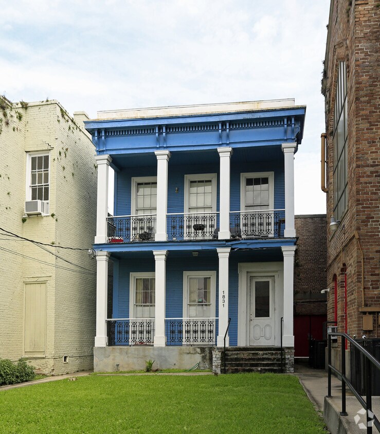 Primary Photo - 1831 Carondelet St