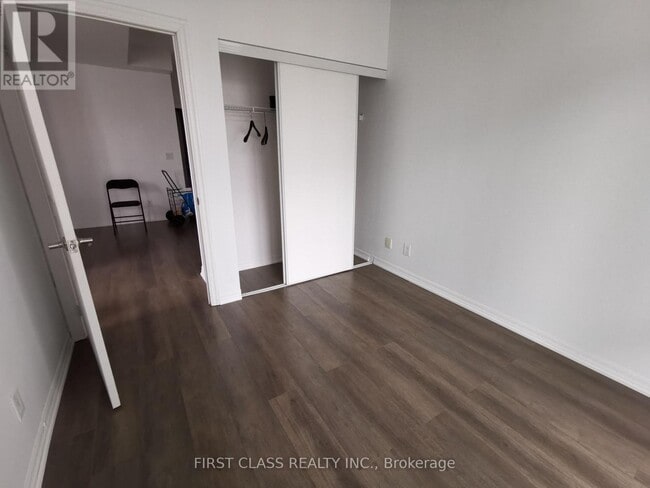 Building Photo - 223-2223 Webb Dr