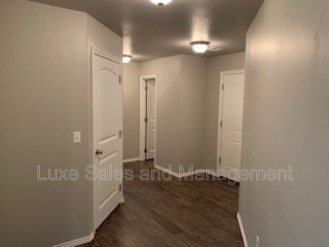 Foto del edificio - 2024 Buena Vida Ln