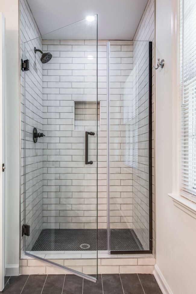 Ducha principal. - 204 Ridgeway Dr