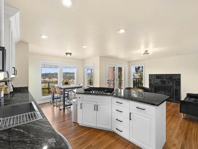 Building Photo - 129 Deerbrook Dr