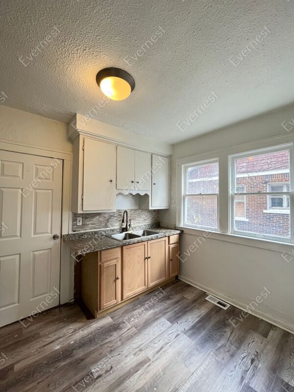 Foto del edificio - 3998 Beaconsfield St