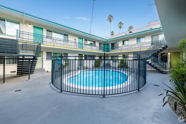 Courtyard - 400 S. Mariposa