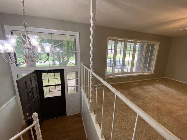 Building Photo - 5 Bedroom with walkout basement Available 3/16/2026