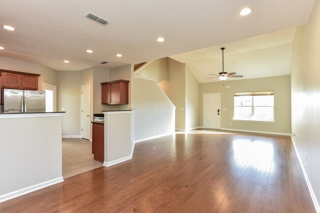 Foto del edificio - 3BR/2.5BA w/ office and attached garage!