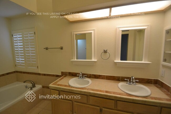 Foto del edificio - 1320 Date Palm Dr