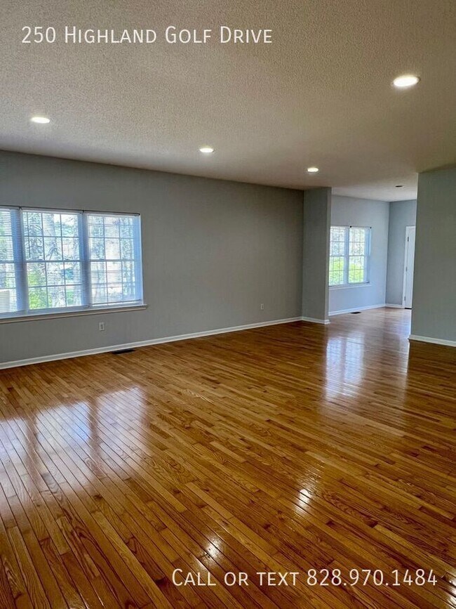 Building Photo - 250 Highland Golf Dr