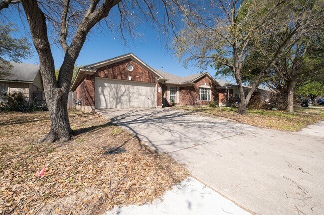 Foto del edificio - Spacious 4 Bedroom, 2 Bath, 1-Story Home i...