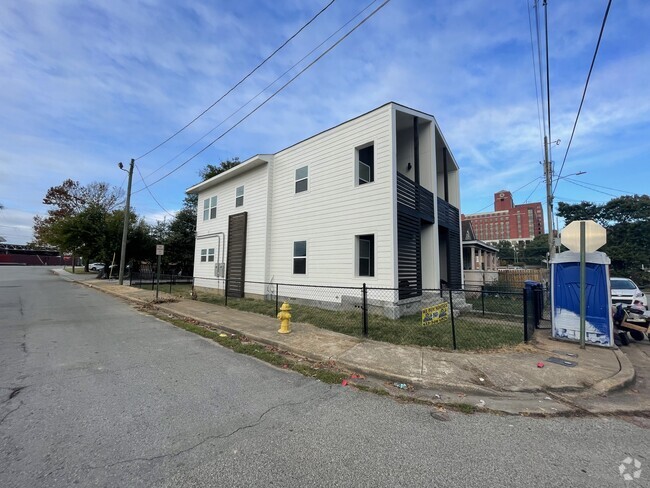 Building Photo - 1124 Garfield St