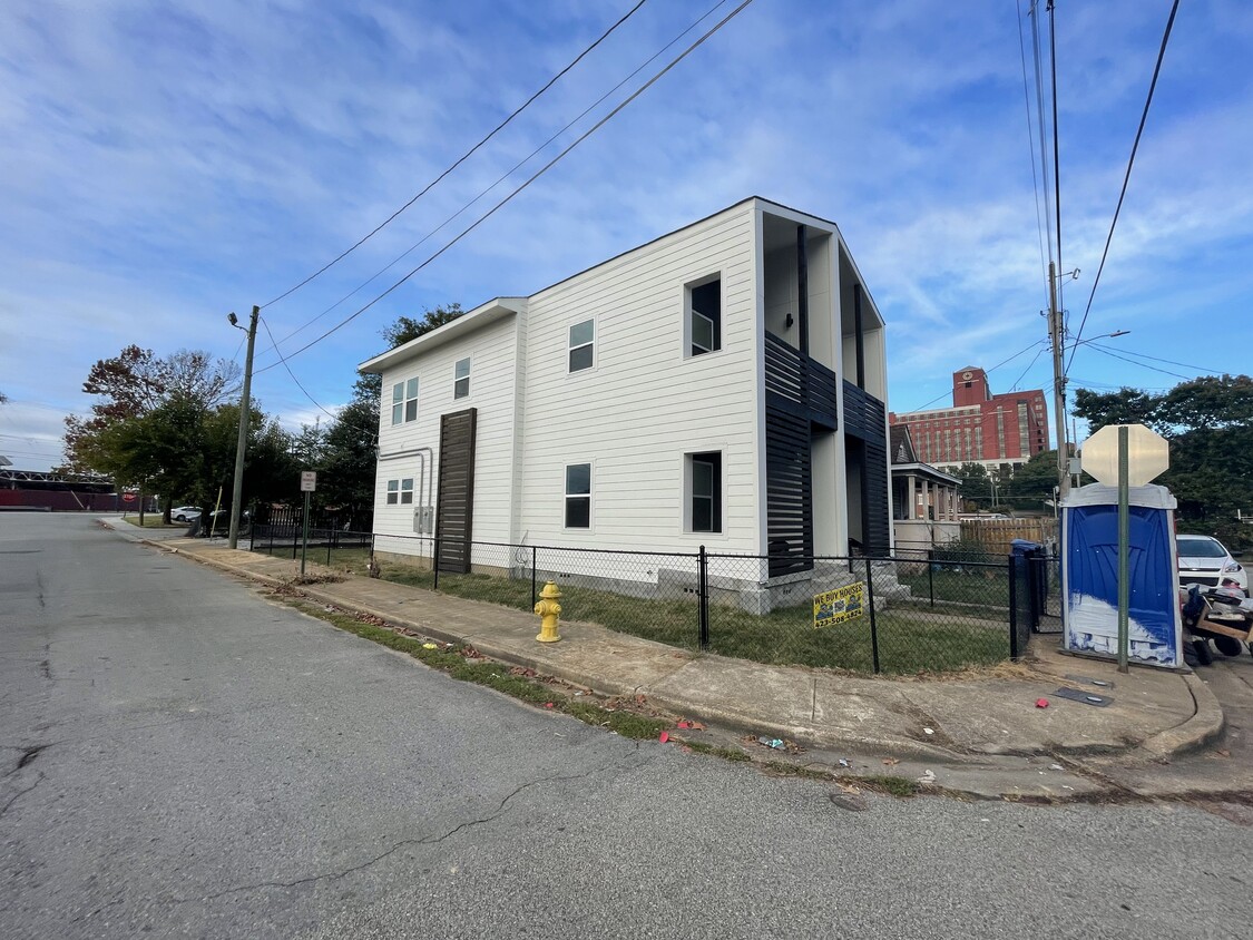 Primary Photo - 1124 Garfield St