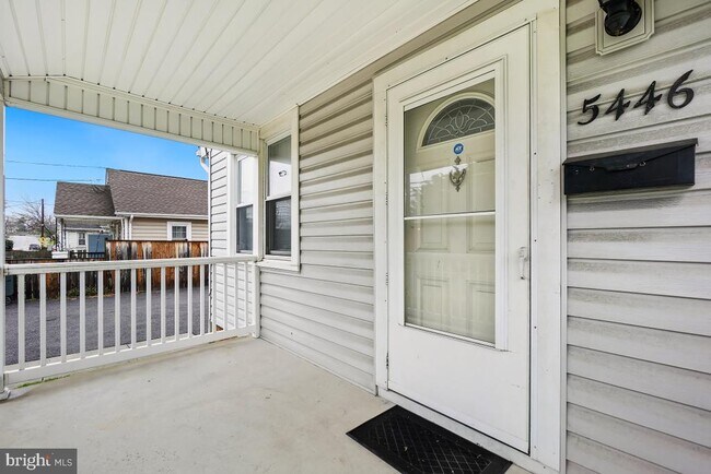 Foto del edificio - 5446 Addison Rd