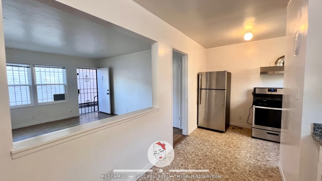 Foto del edificio - Remodeled 1 bedroom with hardwood flooring and spacious modern kitchen with new appliances!