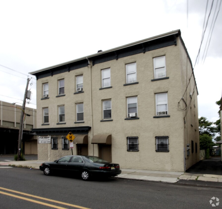 Building Photo - 400 Livingston St