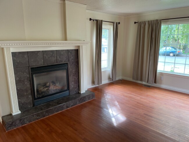 Building Photo - 288 NE Deccio Rd