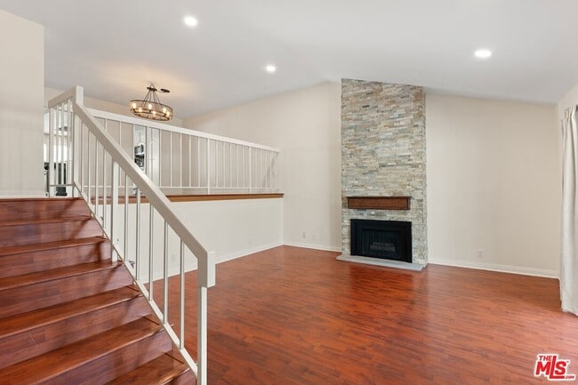 Building Photo - 6021 Lindley Ave