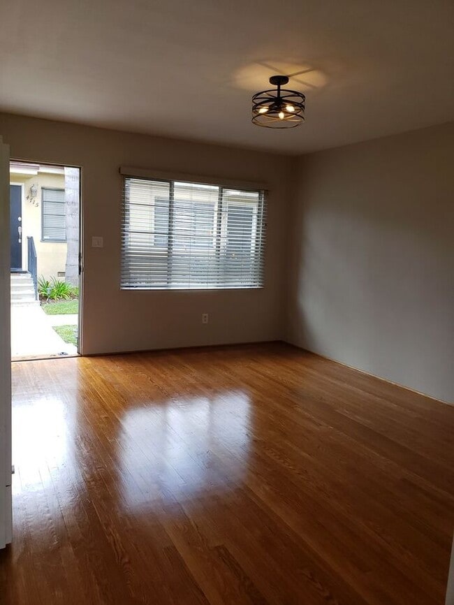 Building Photo - Vintage 1 Bedroom in Kensington with priva...