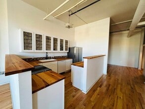 Building Photo - 201 E Chambers St