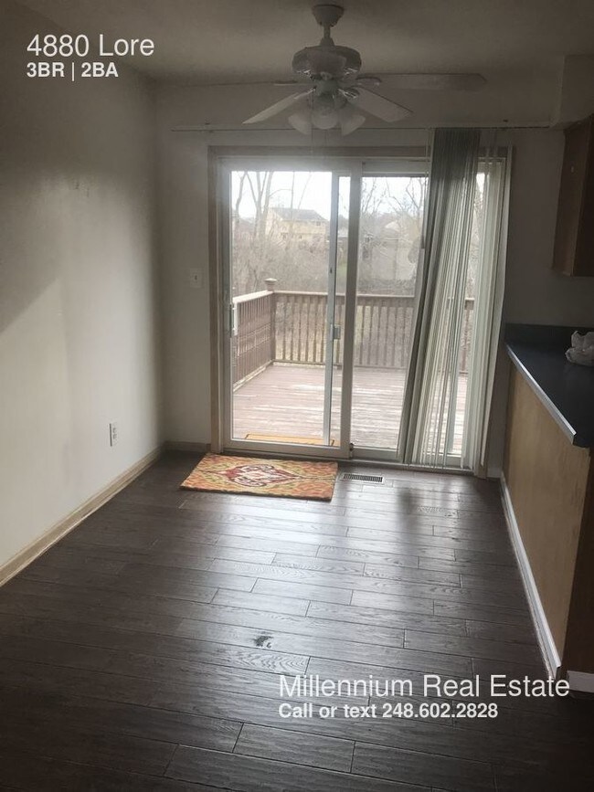 Foto del edificio - 4880 Lore Dr