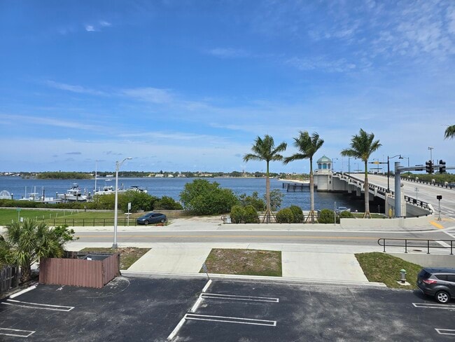 Foto del edificio - 3915 S Flagler Dr