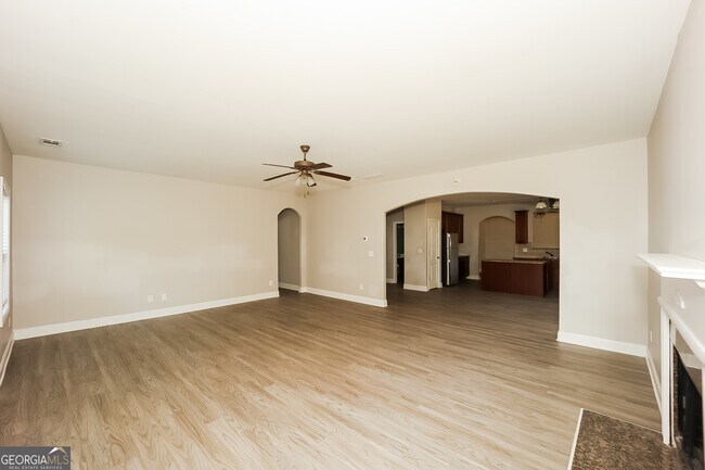 Building Photo - 4300 Shamrock Dr