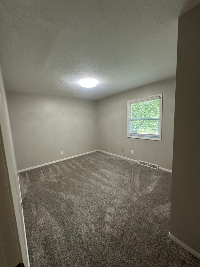 Foto del edificio - 8867 Lutz Ave NW