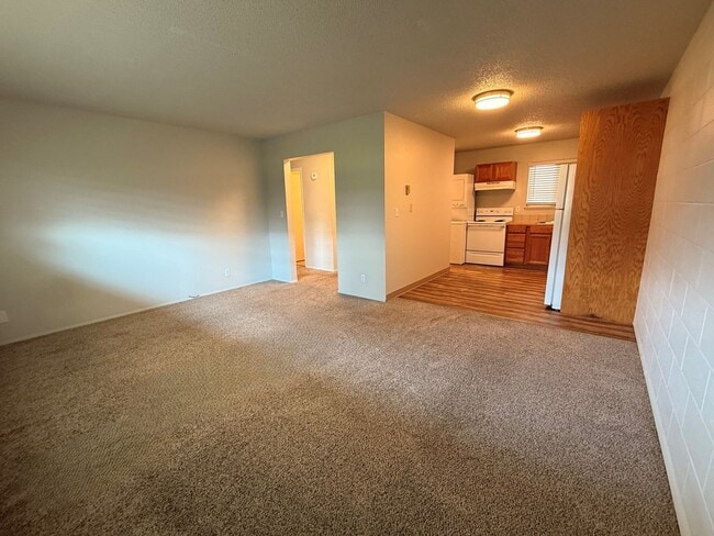 Building Photo - Now renting 2 bedroom Condo upstairs  to v...