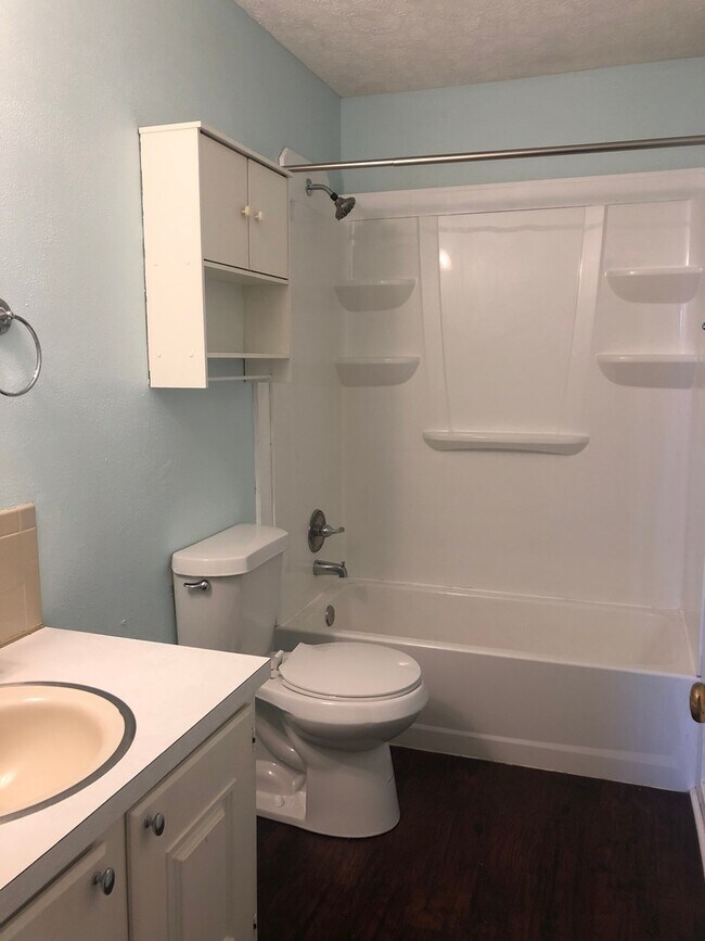 Foto del edificio - Three Bedroom Townhome near Peaks View Park, Fresh Market, 501 Expressway