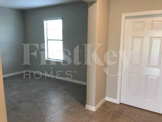 Building Photo - 9652 Sage Creek Dr