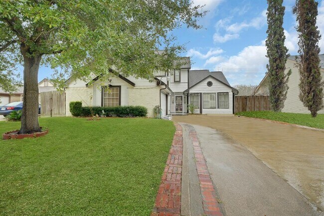 Foto del edificio - 12050 Spring Grove Dr