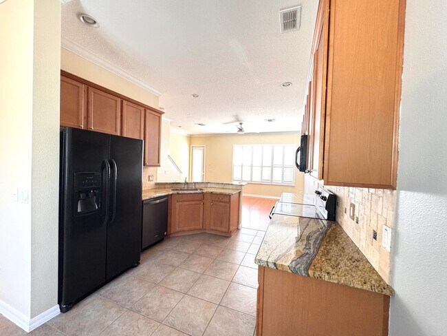 Building Photo - 3 Bedroom, 2.5 Bath Townhome in Oviedo!