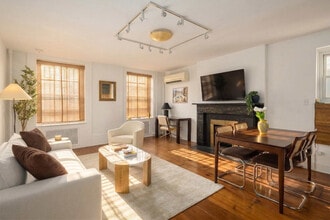 Building Photo - 3 E 9th St