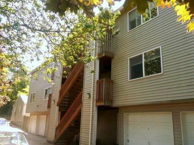 Building Photo - Lents Apartments