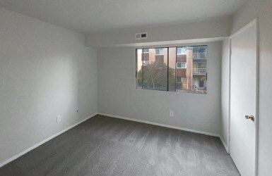Foto del edificio - 8002 Chanute Pl