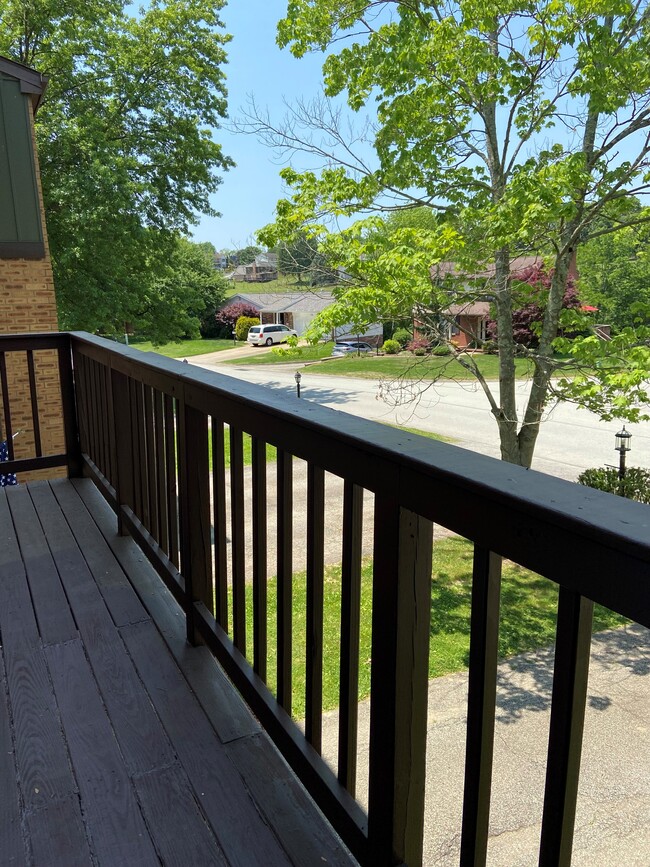 Front Balcony - 103 Yellowstone Dr