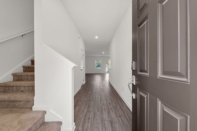 Foto del edificio - Victoria Heights - 5 bedroom -For Rent $2350