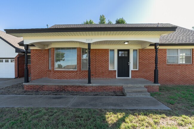 Building Photo - 2912 N Santa Fe Ave