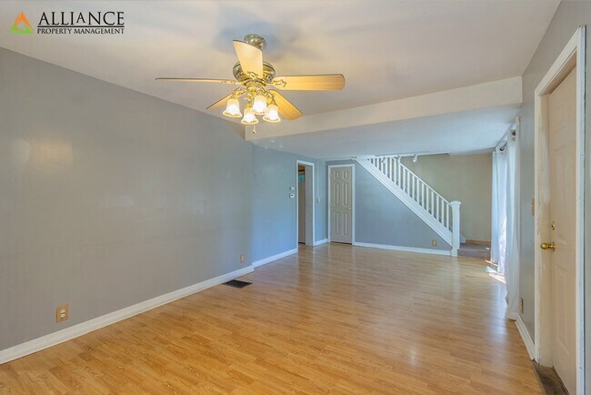 Foto del edificio - Detached Two Stall Garage!