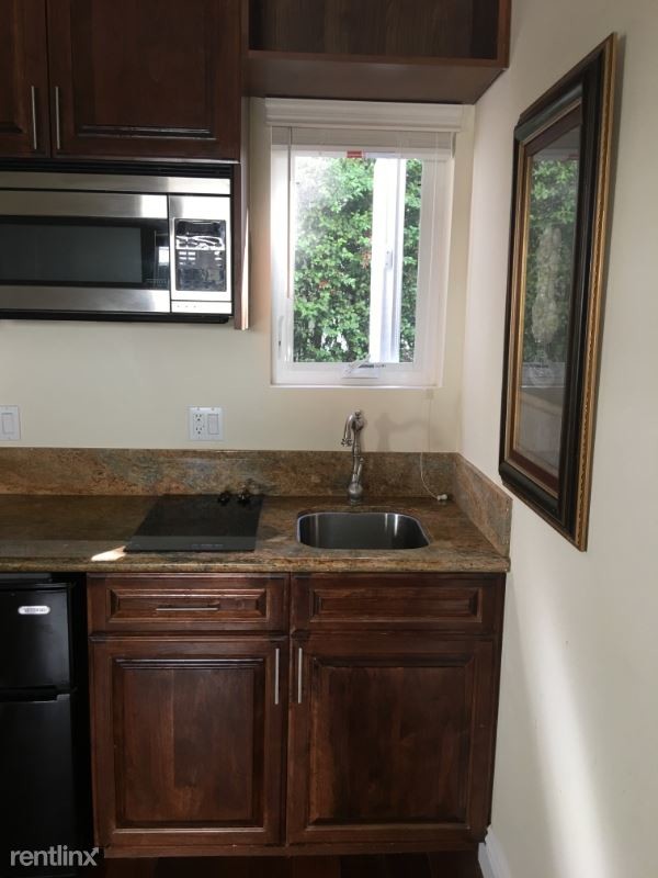 Building Photo - 420 S Beverwil Dr