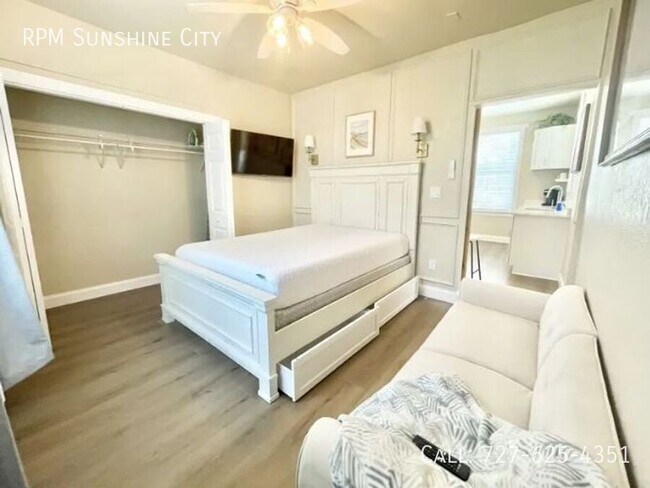 Building Photo - 7700 Boca Ciega Dr