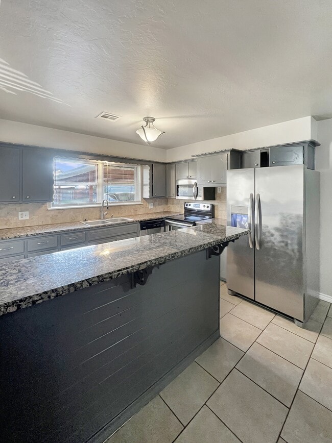 Building Photo - 6707 NW Compass Dr