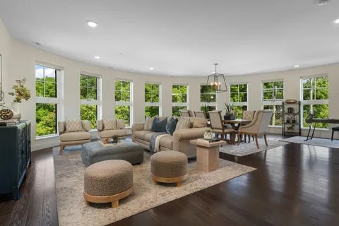 Building Photo - 218 W Kingsley St