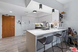 Building Photo - 13700 Marina Pointe Dr